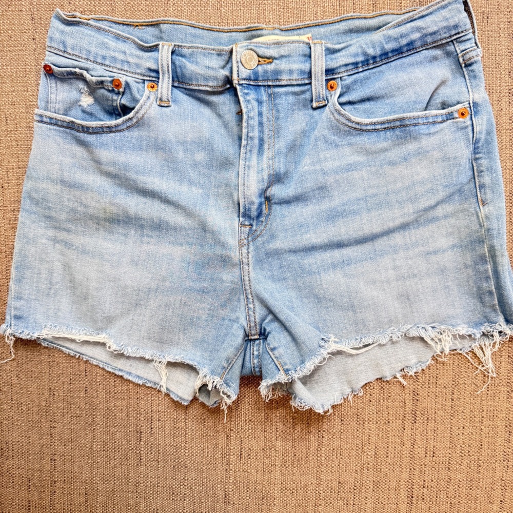 Levis High Rise Denim Shorts Light Wash Frayed Hem Cut Offs Size 31